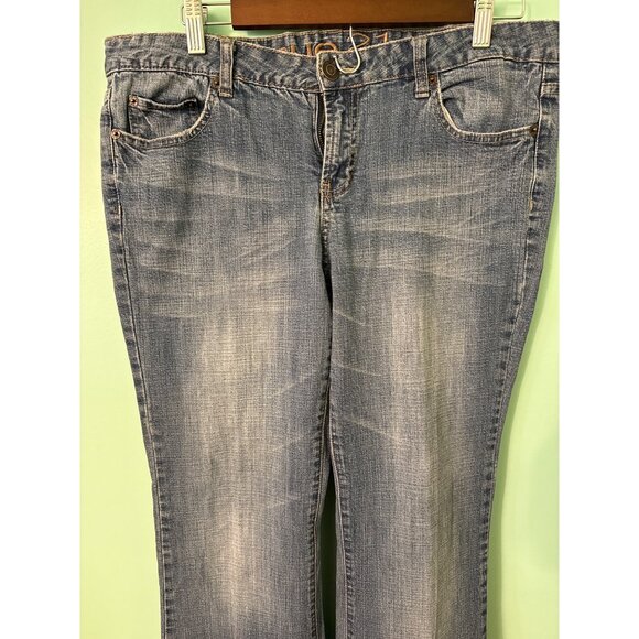 Rue21 Womens Bootcut Jeans Size 16 Medium Wash Embroidered Back Pockets Distress - Picture 8 of 9